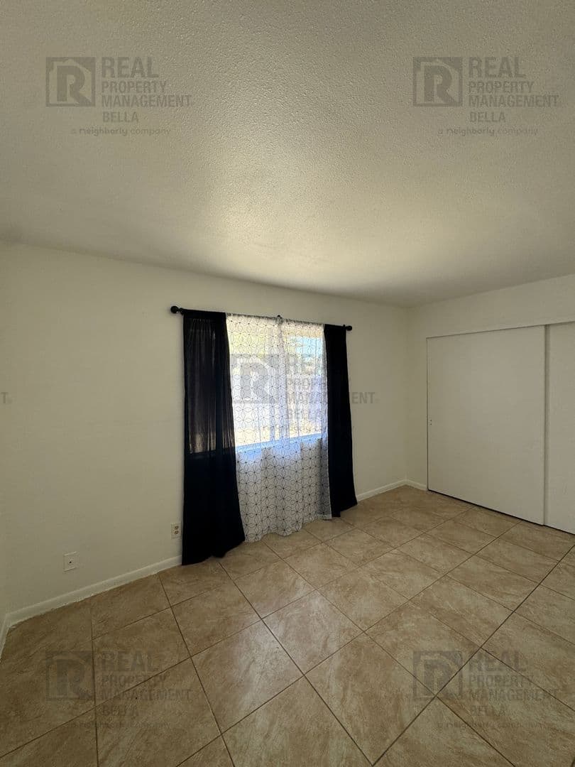 Hemet Apartment: 41987/41989 Briarwood Ave.