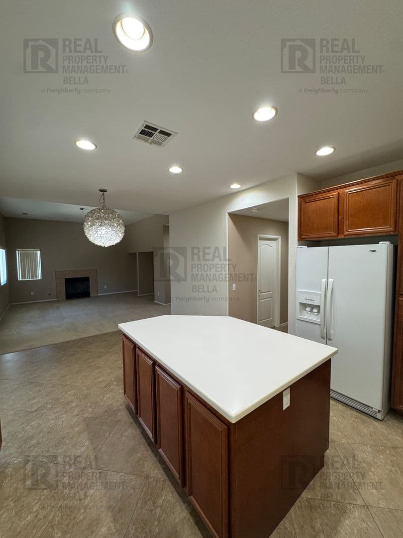 Hemet House: 756 Conlon Drive