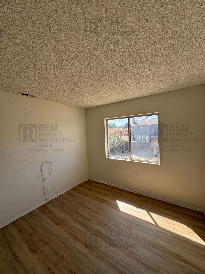 Perris House: 1330 Wrigley Ln