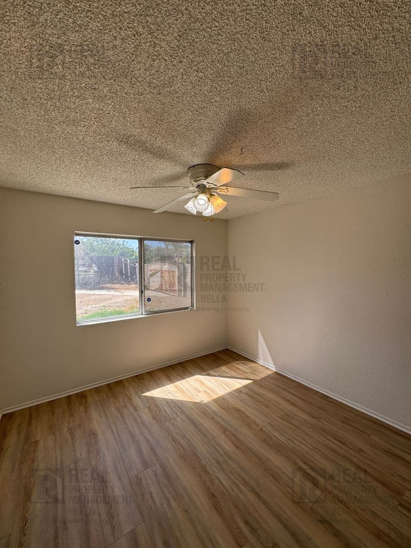 Perris House: 1330 Wrigley Ln