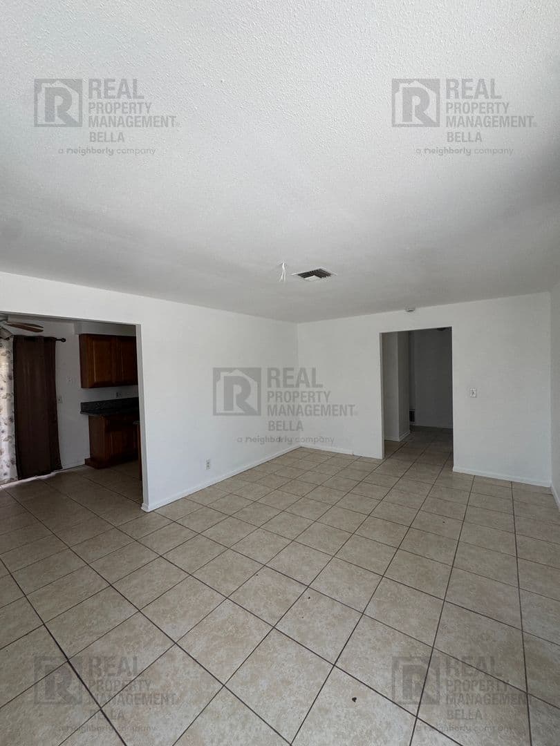 Hemet Apartment: 41987/41989 Briarwood Ave.