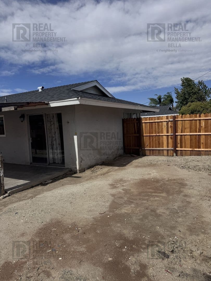 Hemet Apartment: 41987/41989 Briarwood Ave.