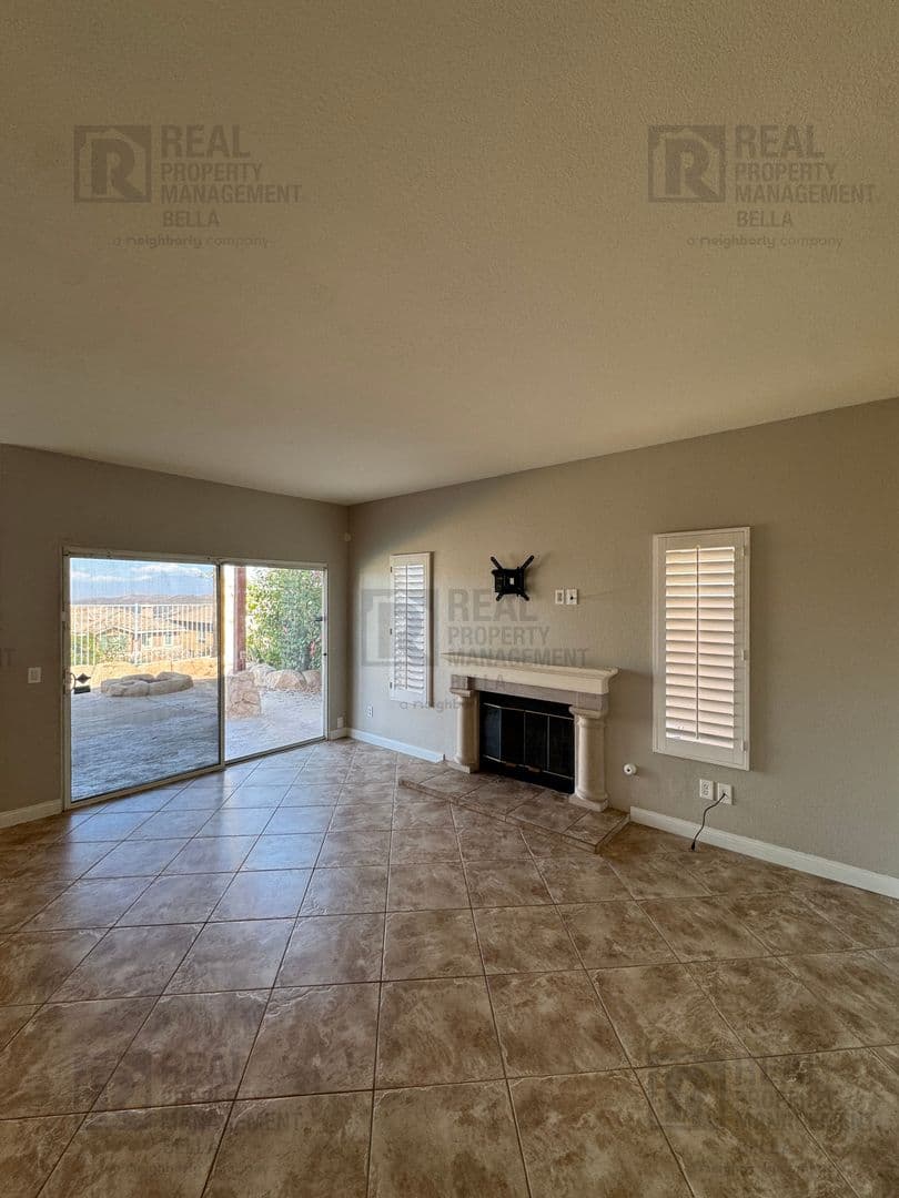 Lake Elsinore House: 23 Bella Donaci