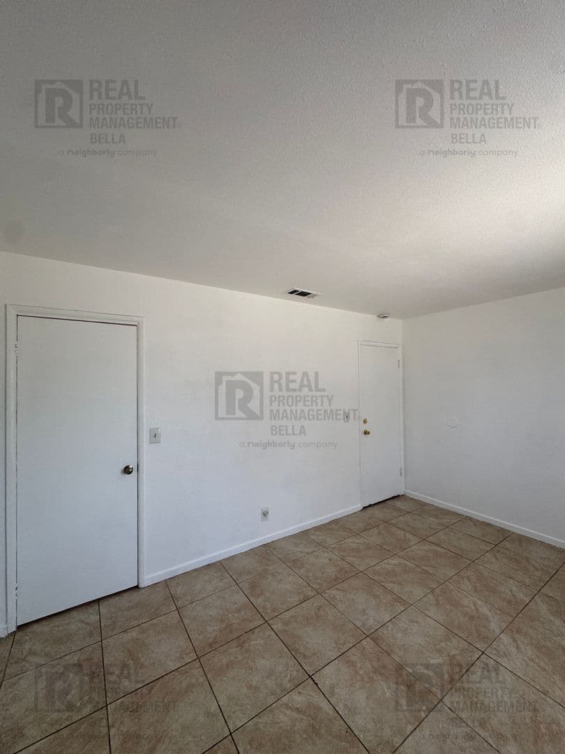 Hemet Apartment: 41987/41989 Briarwood Ave.