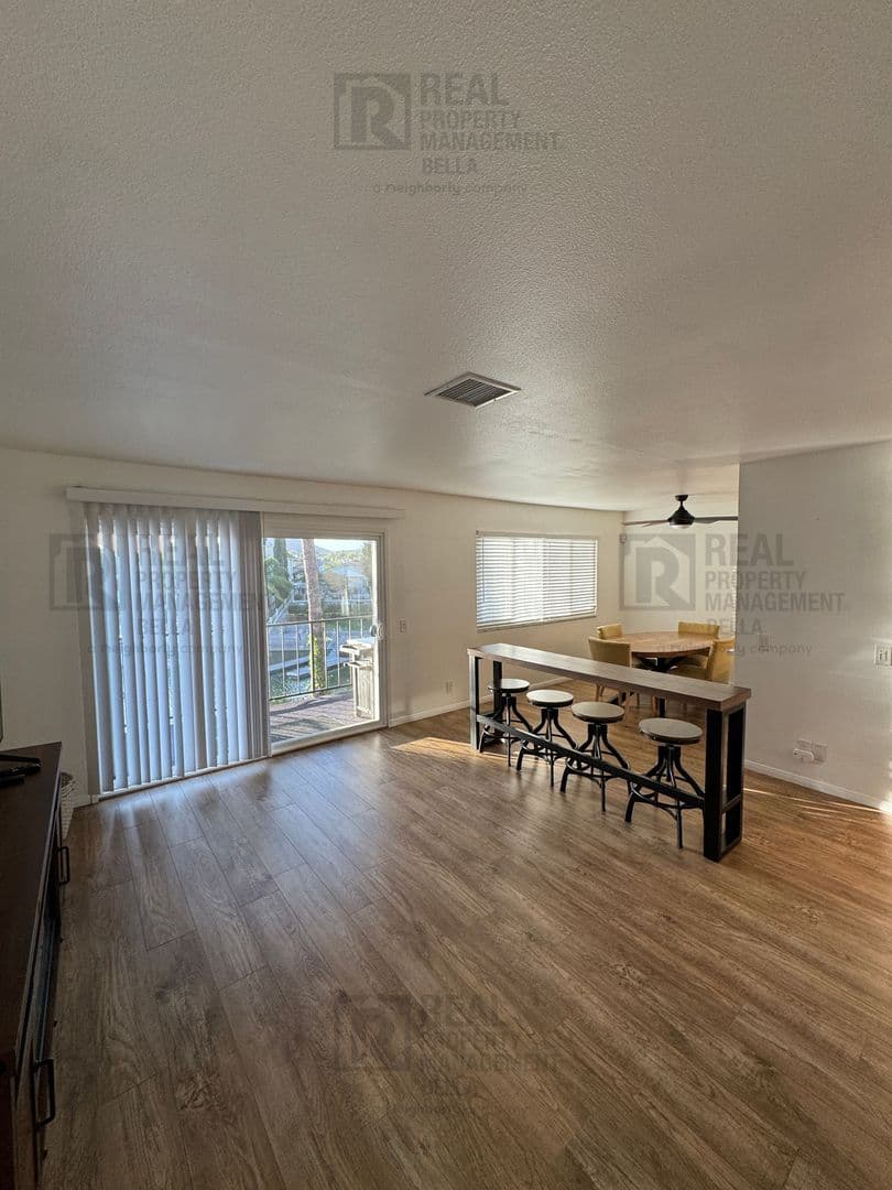 Canyon Lake House: 24311 Canyon Lake Dr N