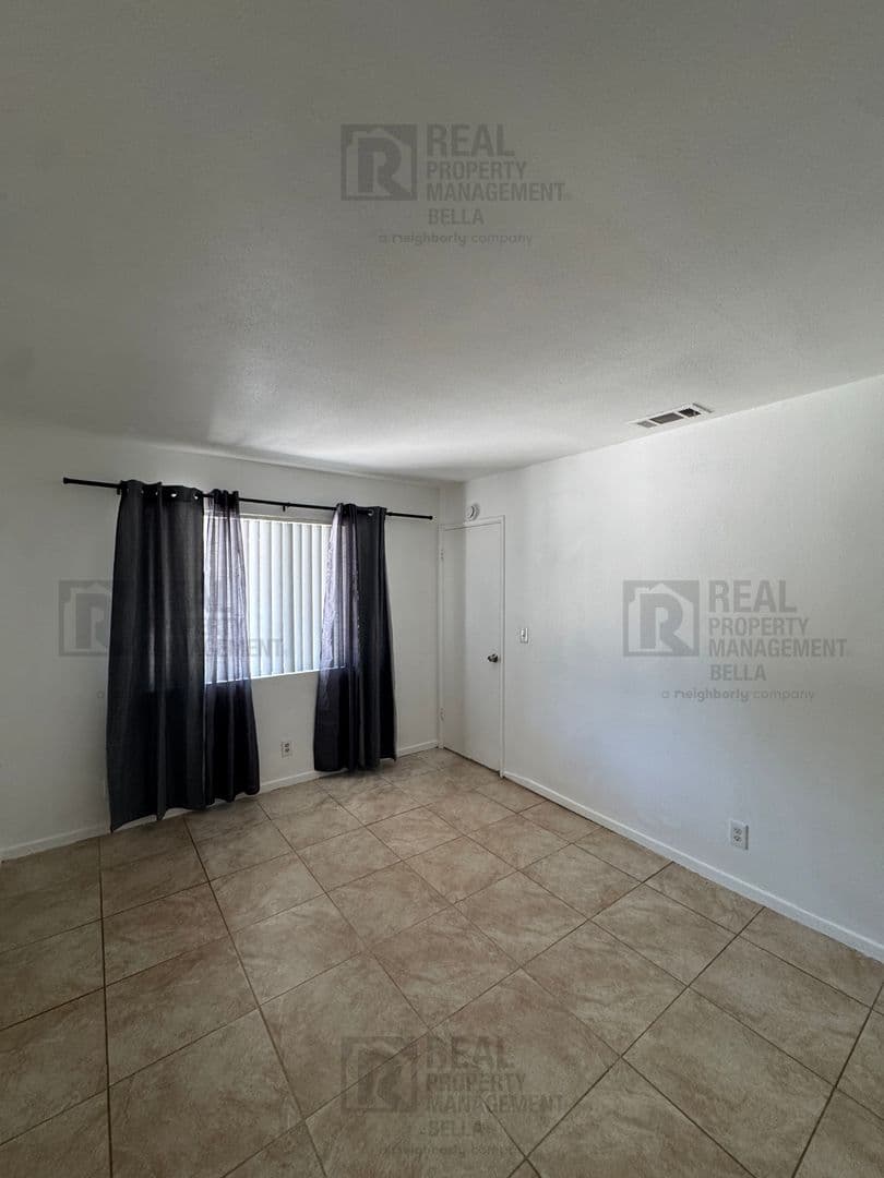 Hemet Apartment: 41987/41989 Briarwood Ave.