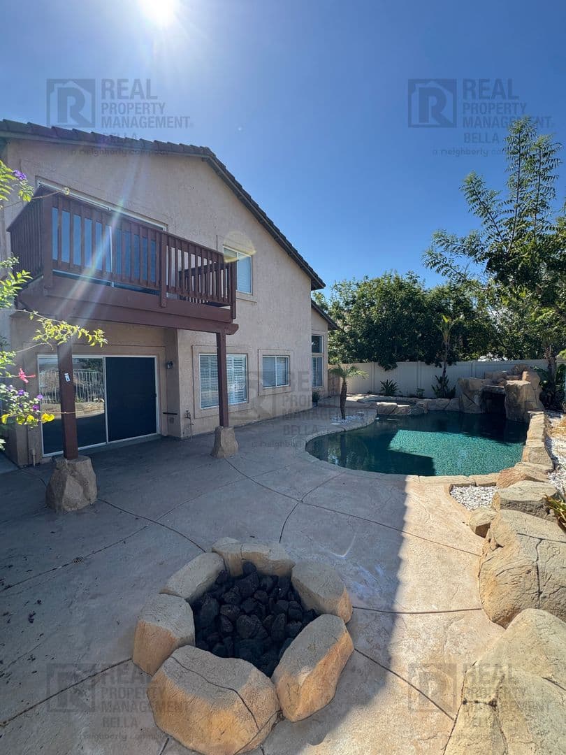 Lake Elsinore House: 23 Bella Donaci