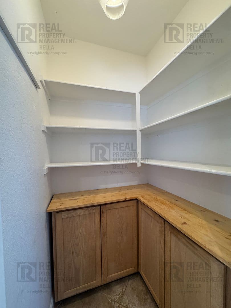 Lake Elsinore House: 23 Bella Donaci