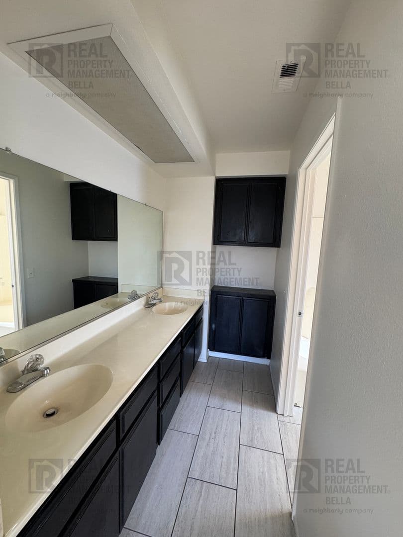 Perris House: 1330 Wrigley Ln