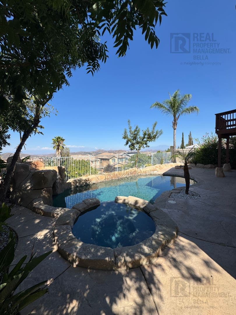 Lake Elsinore House: 23 Bella Donaci
