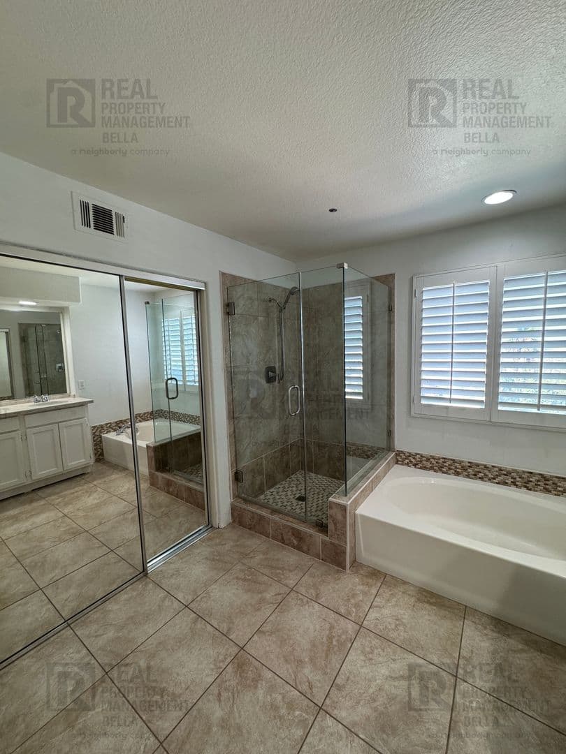 Lake Elsinore House: 23 Bella Donaci