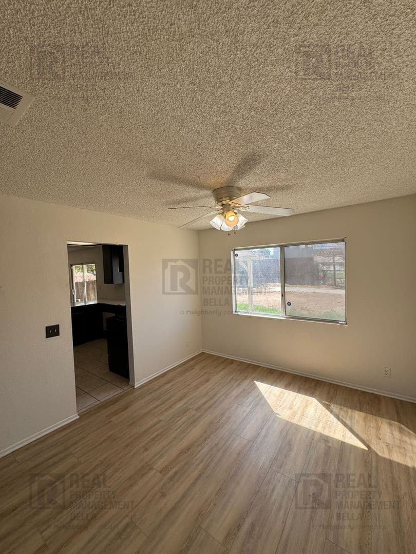 Perris House: 1330 Wrigley Ln