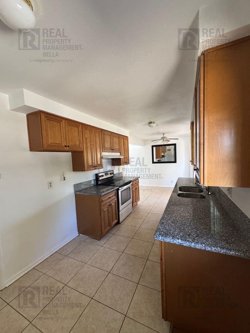 Hemet Apartment: 41987/41989 Briarwood Ave.