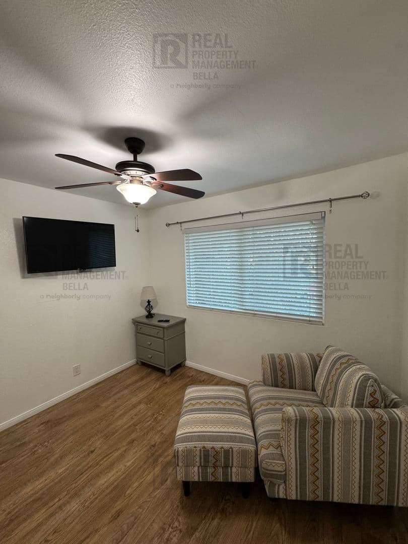 Canyon Lake House: 24311 Canyon Lake Dr N
