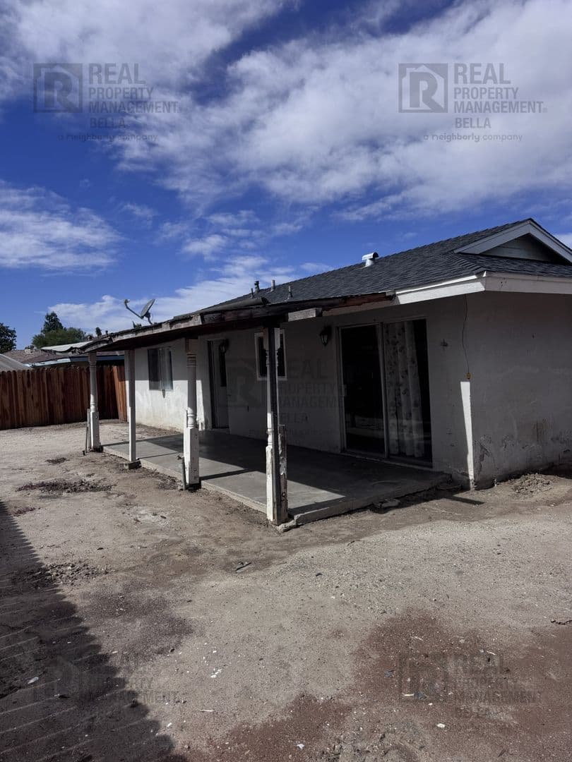 Hemet Apartment: 41987/41989 Briarwood Ave.
