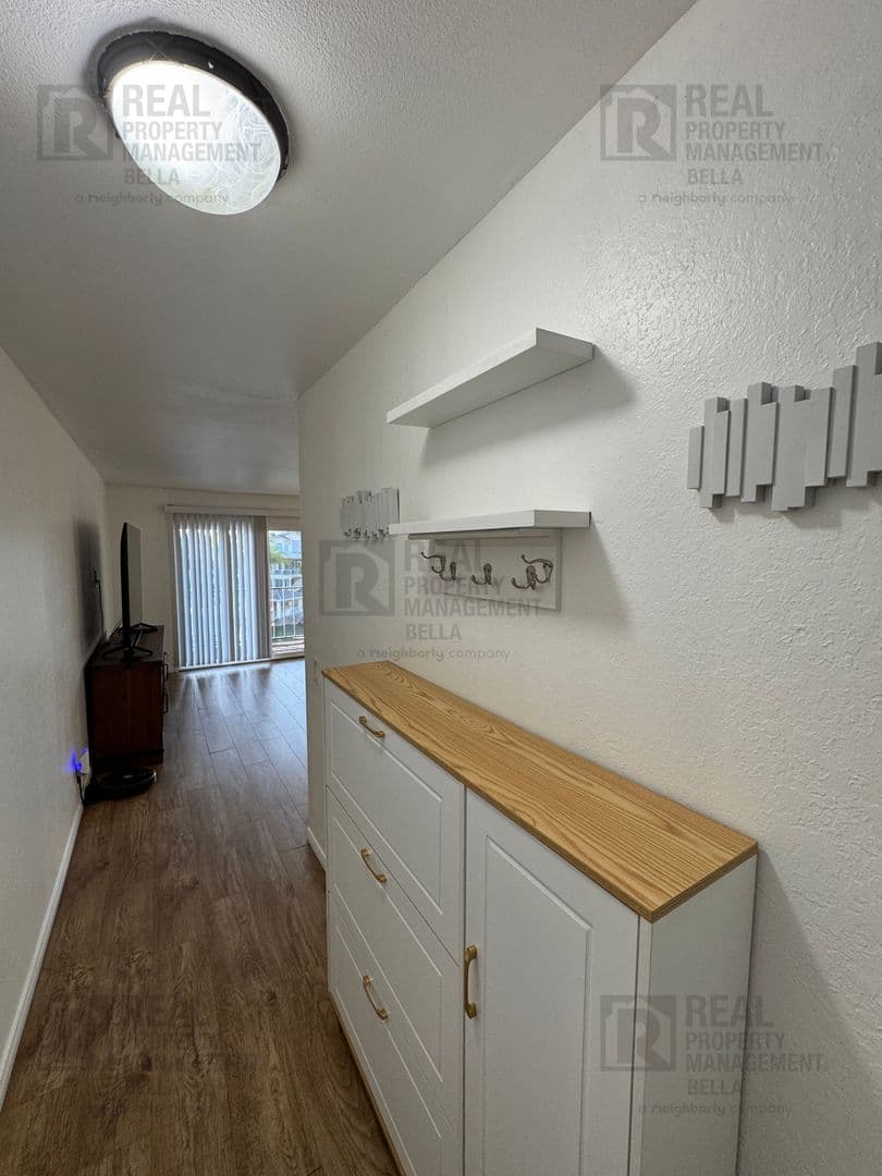 Canyon Lake House: 24311 Canyon Lake Dr N