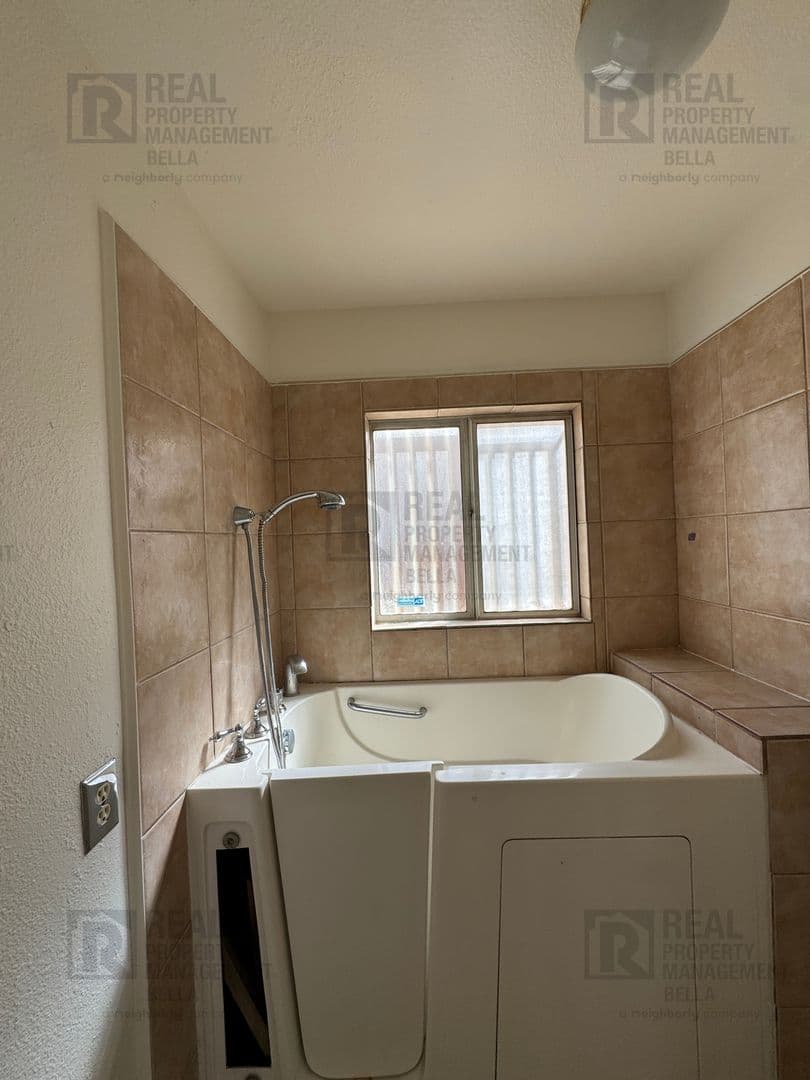 Perris House: 1330 Wrigley Ln