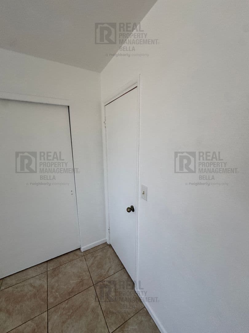 Hemet Apartment: 41987/41989 Briarwood Ave.