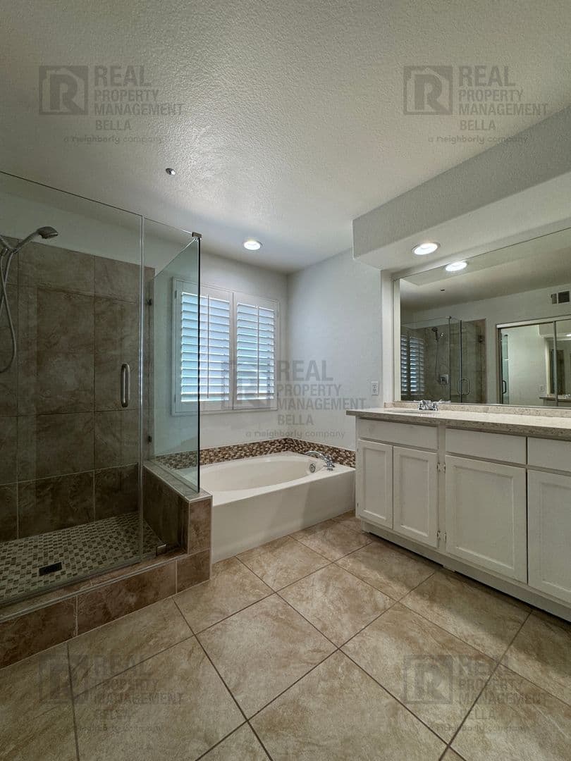 Lake Elsinore House: 23 Bella Donaci