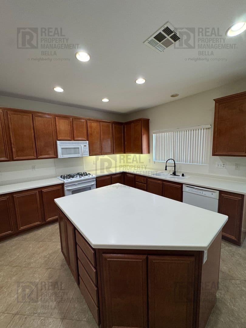 Hemet House: 756 Conlon Drive