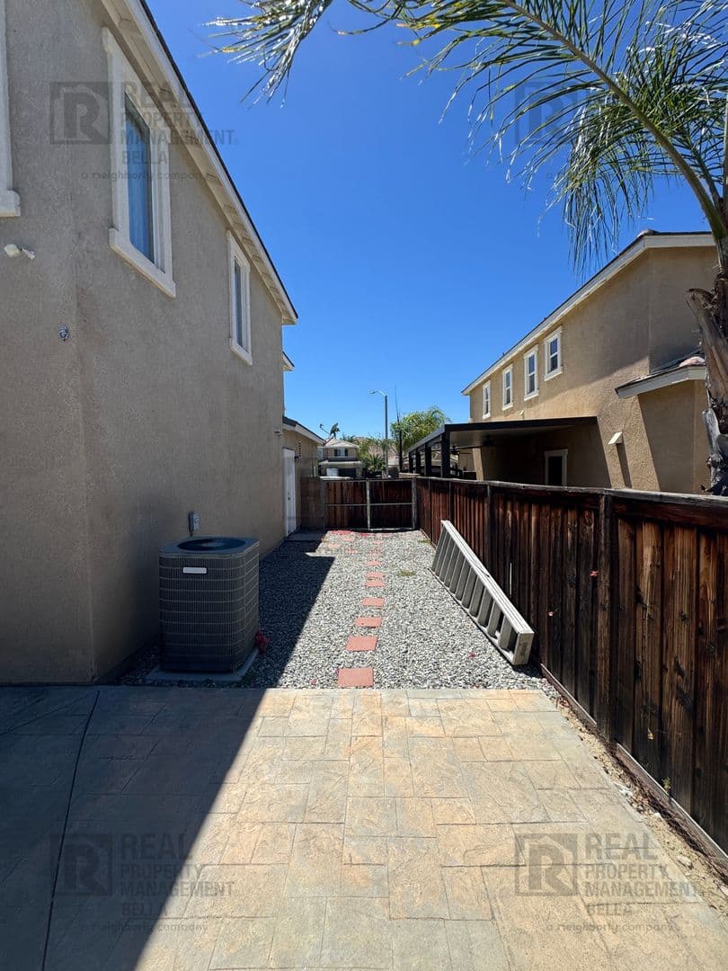 Hemet House: 756 Conlon Drive