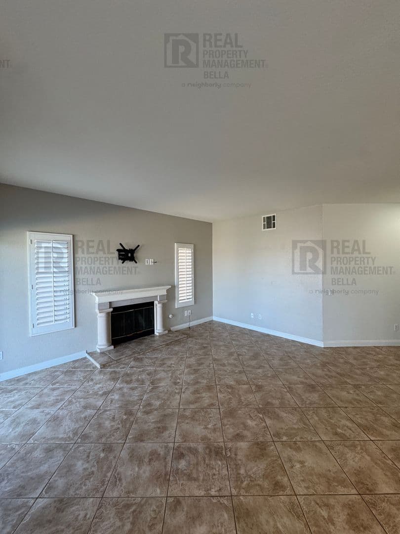 Lake Elsinore House: 23 Bella Donaci