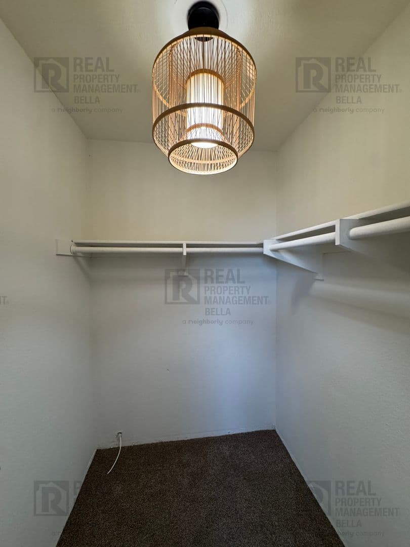 Lake Elsinore House: 23 Bella Donaci