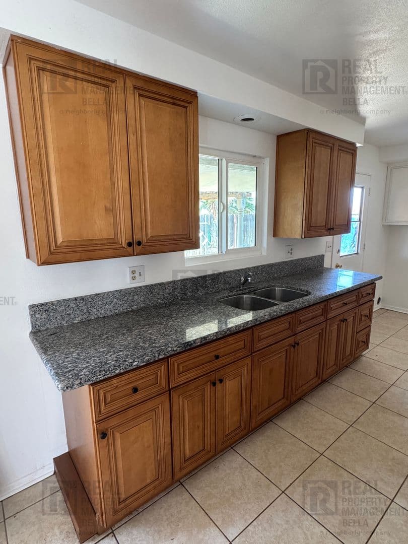 Hemet Apartment: 41987/41989 Briarwood Ave.