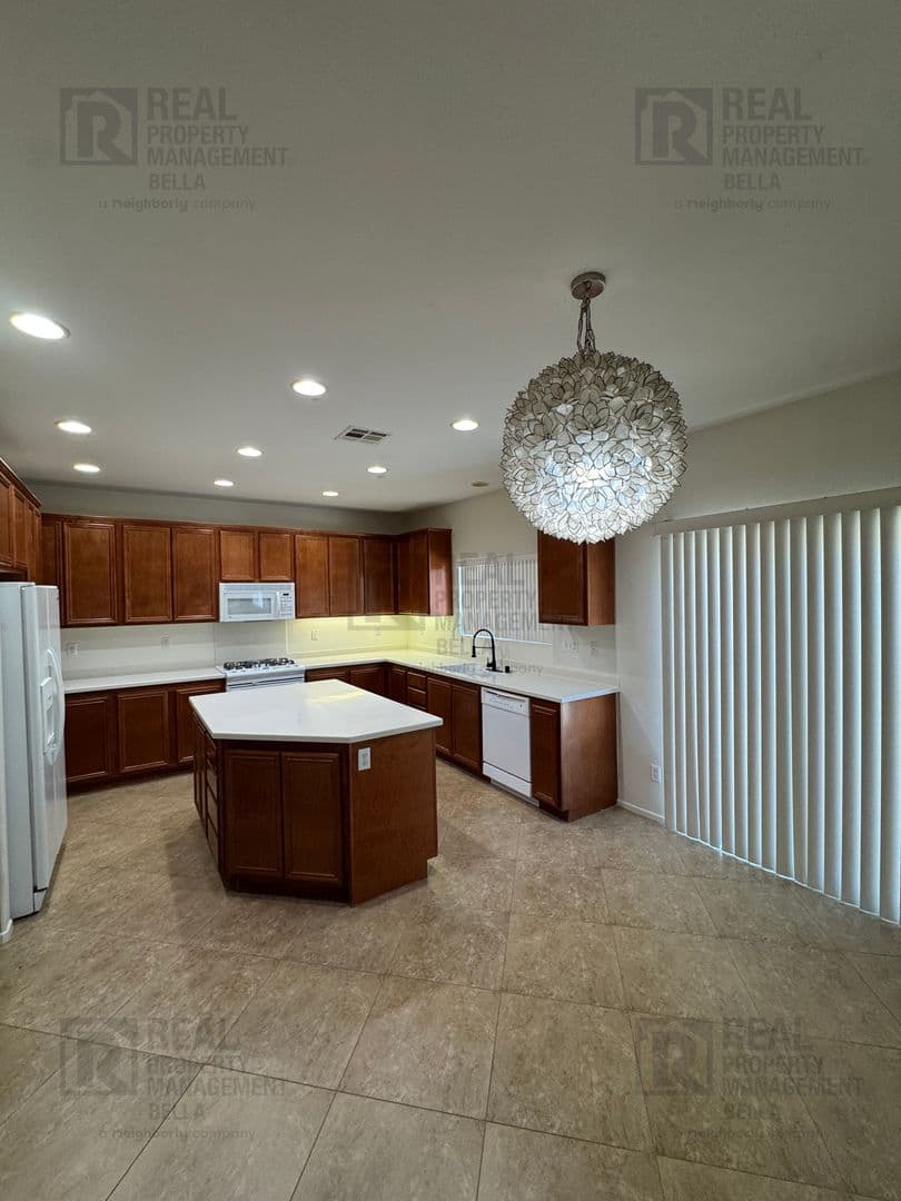 Hemet House: 756 Conlon Drive