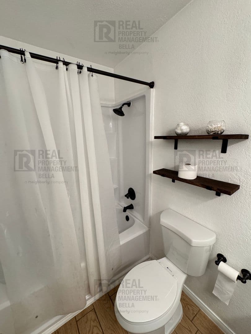 Canyon Lake House: 24311 Canyon Lake Dr N