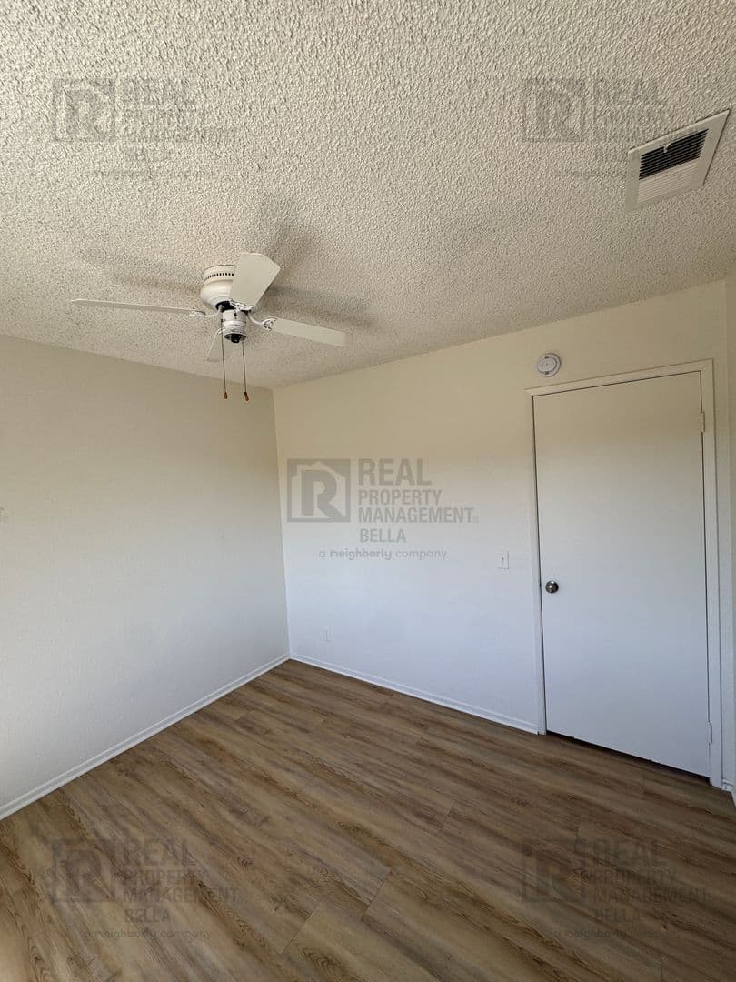 Perris House: 1330 Wrigley Ln