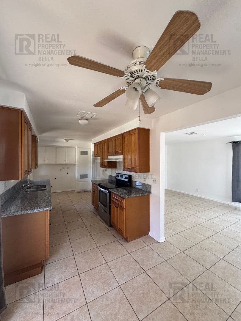 Hemet Apartment: 41987/41989 Briarwood Ave.