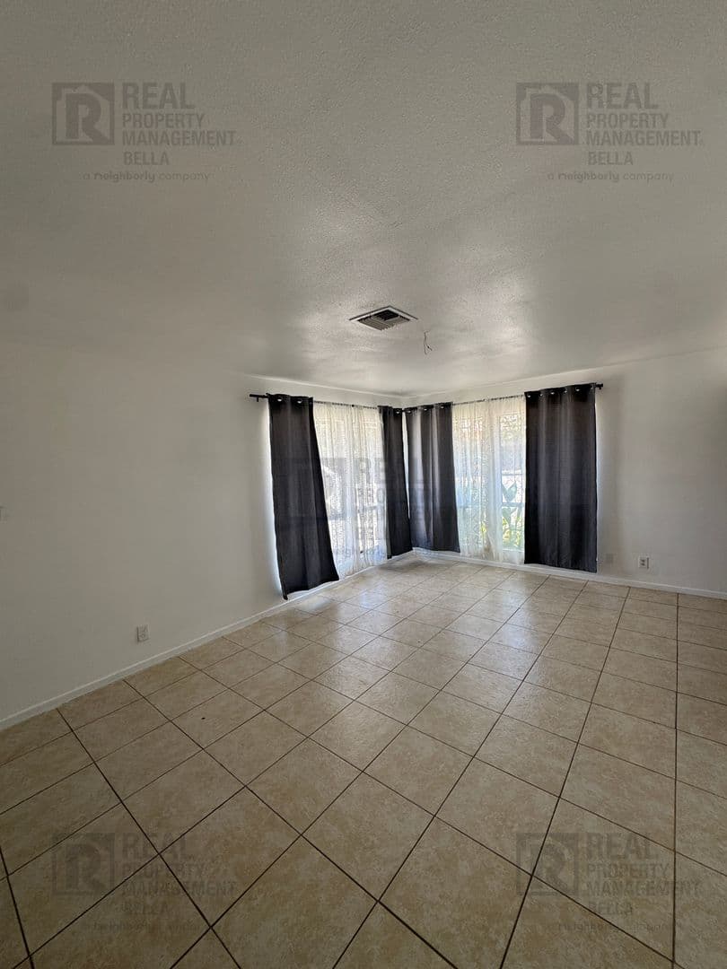 Hemet Apartment: 41987/41989 Briarwood Ave.