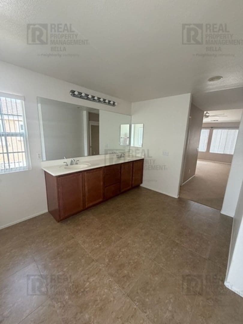 Hemet House: 756 Conlon Drive