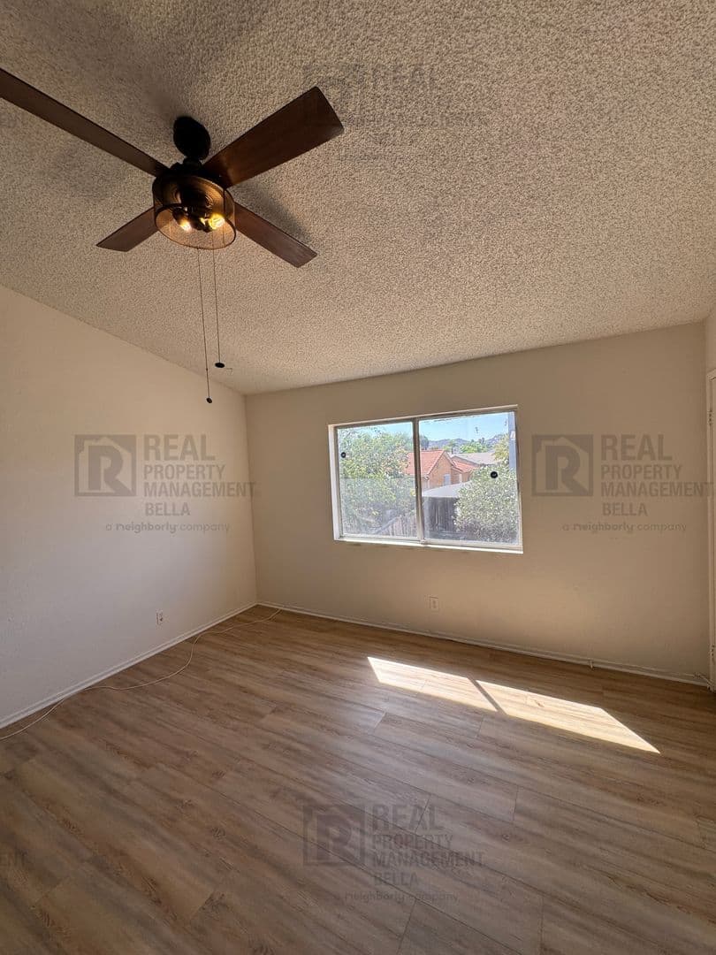 Perris House: 1330 Wrigley Ln