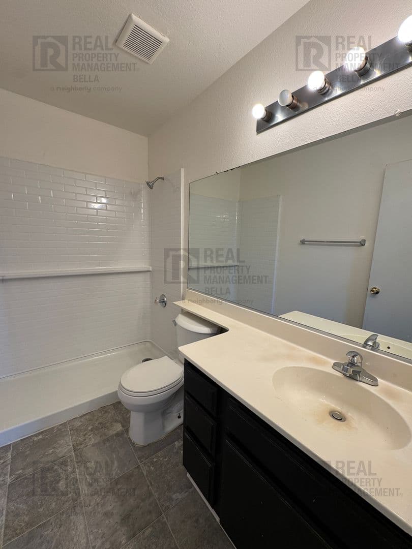 Perris House: 1330 Wrigley Ln