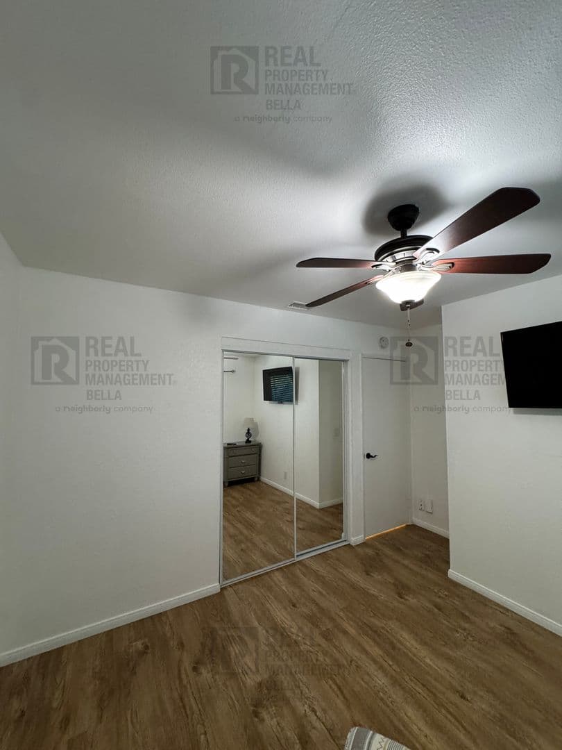 Canyon Lake House: 24311 Canyon Lake Dr N