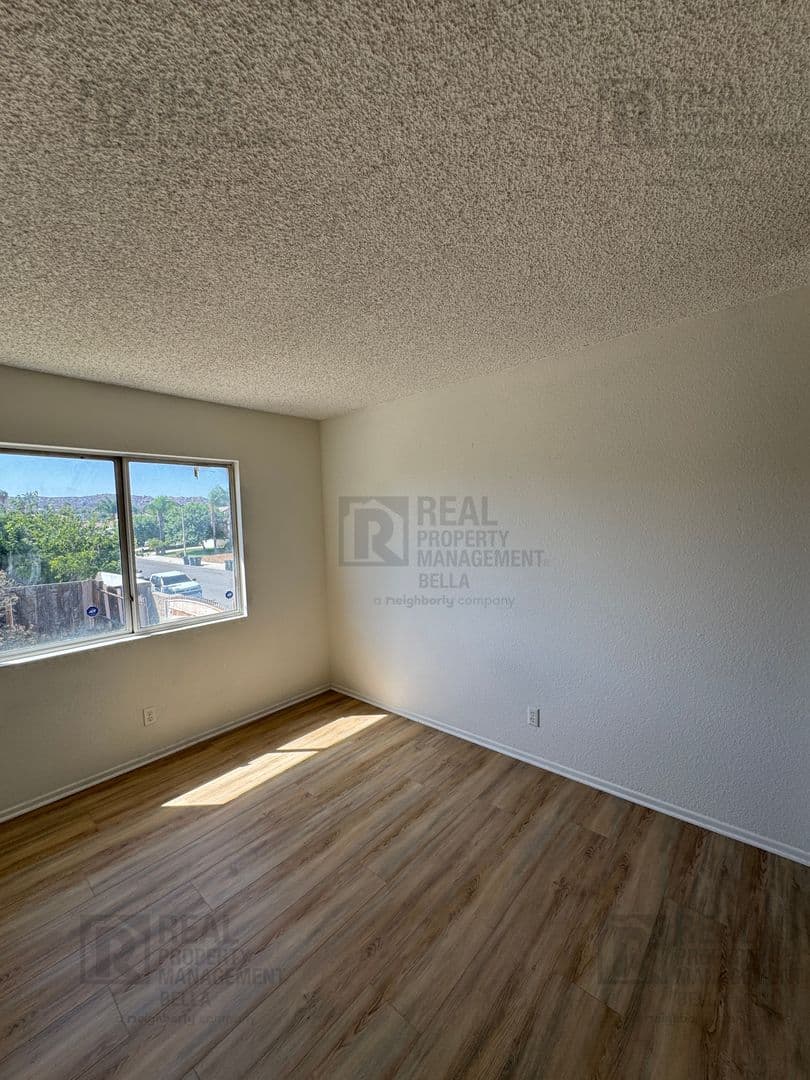 Perris House: 1330 Wrigley Ln