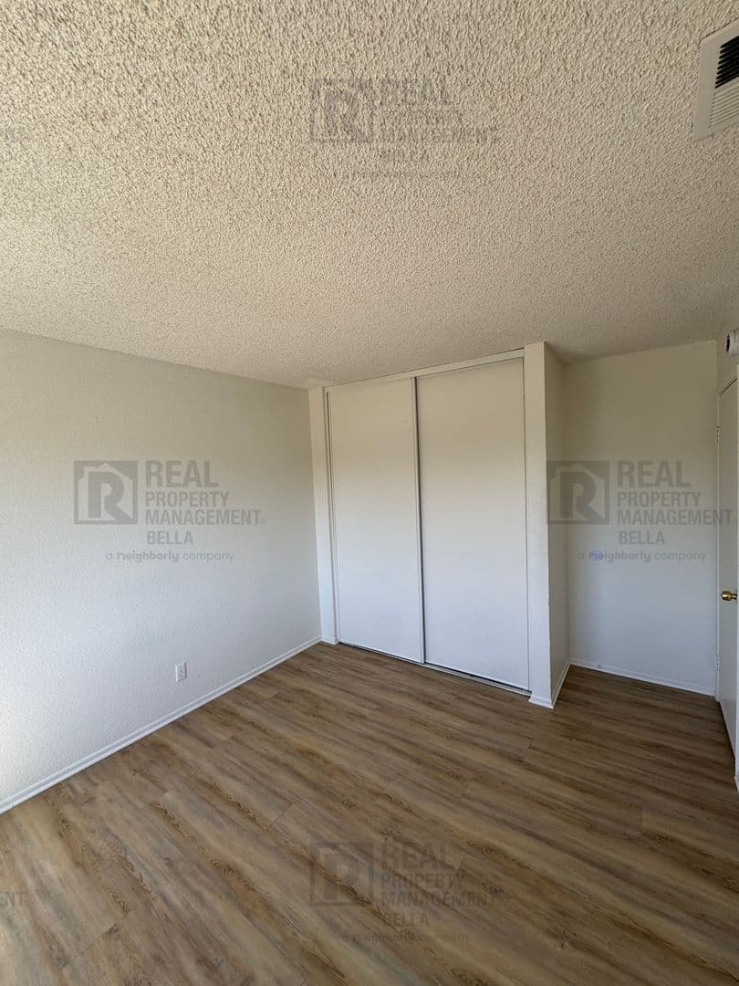 Perris House: 1330 Wrigley Ln