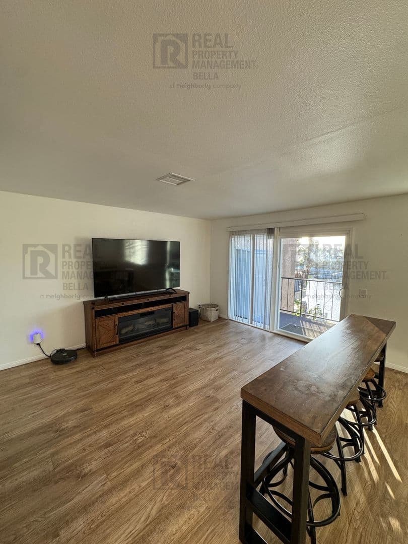 Canyon Lake House: 24311 Canyon Lake Dr N