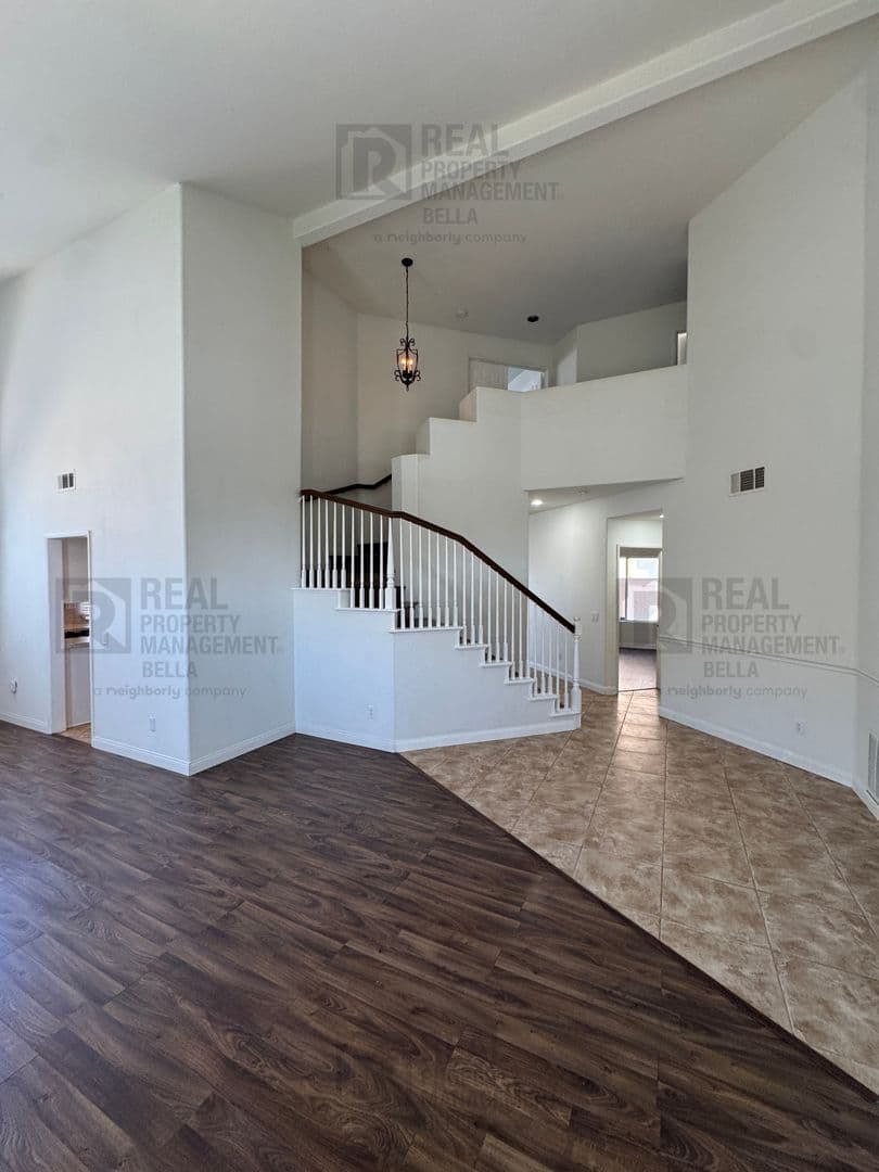 Lake Elsinore House: 23 Bella Donaci