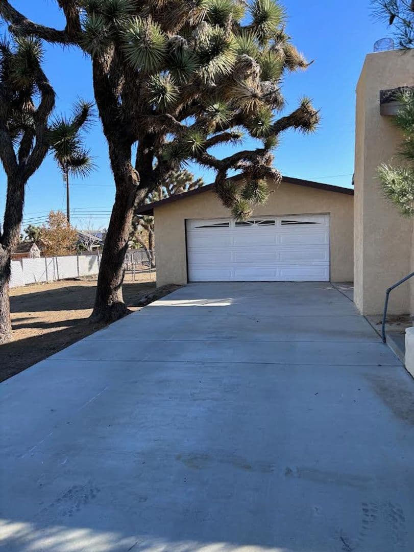 Yucca Valley House: 7423 Dumosa Avenue