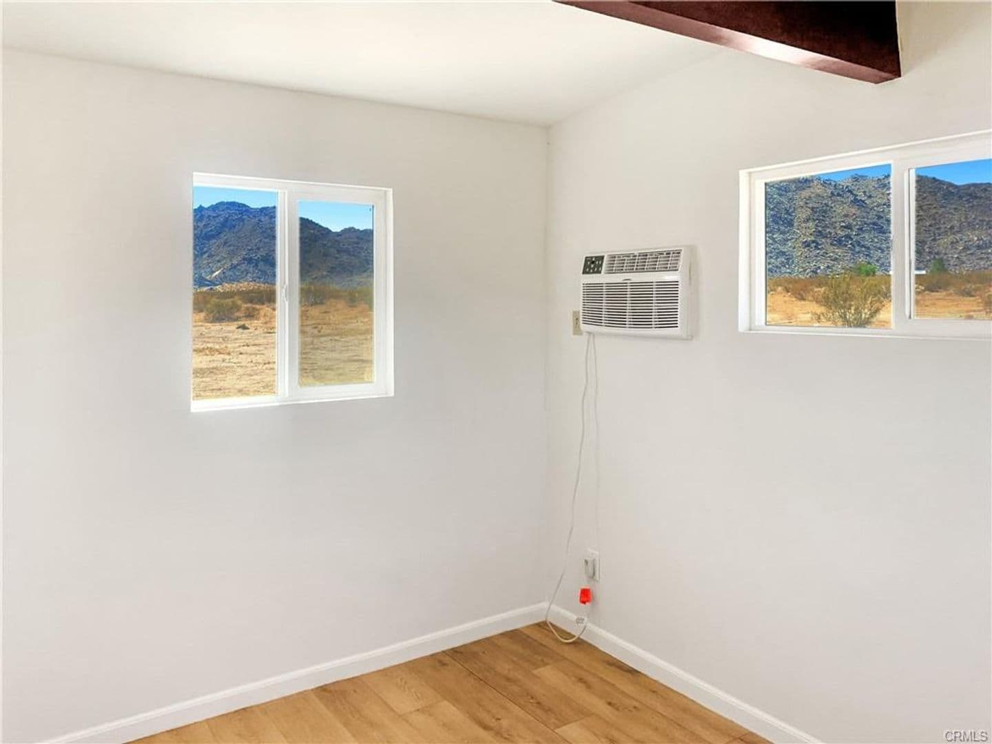 Landers House: 57220 Mikiska Blvd