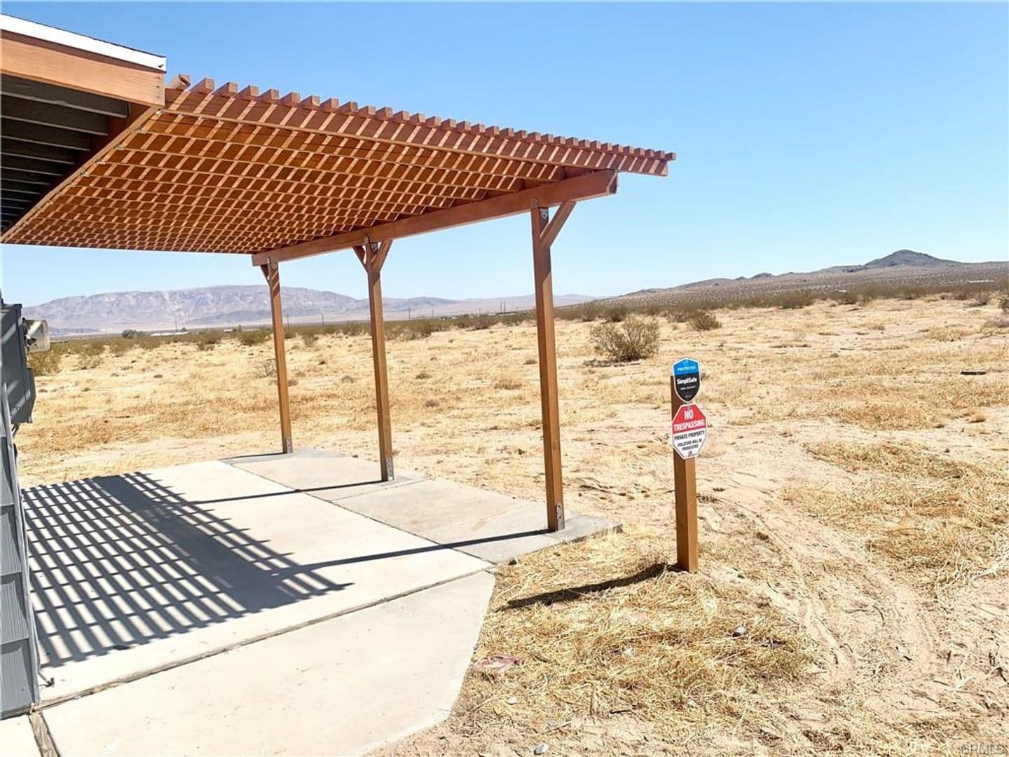 Landers House: 57220 Mikiska Blvd