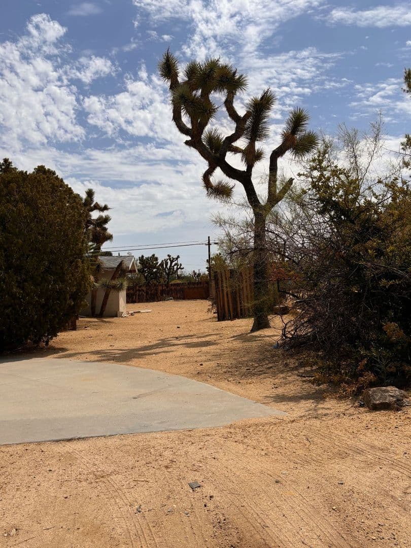 Yucca Valley House: 7401 Elata Ave