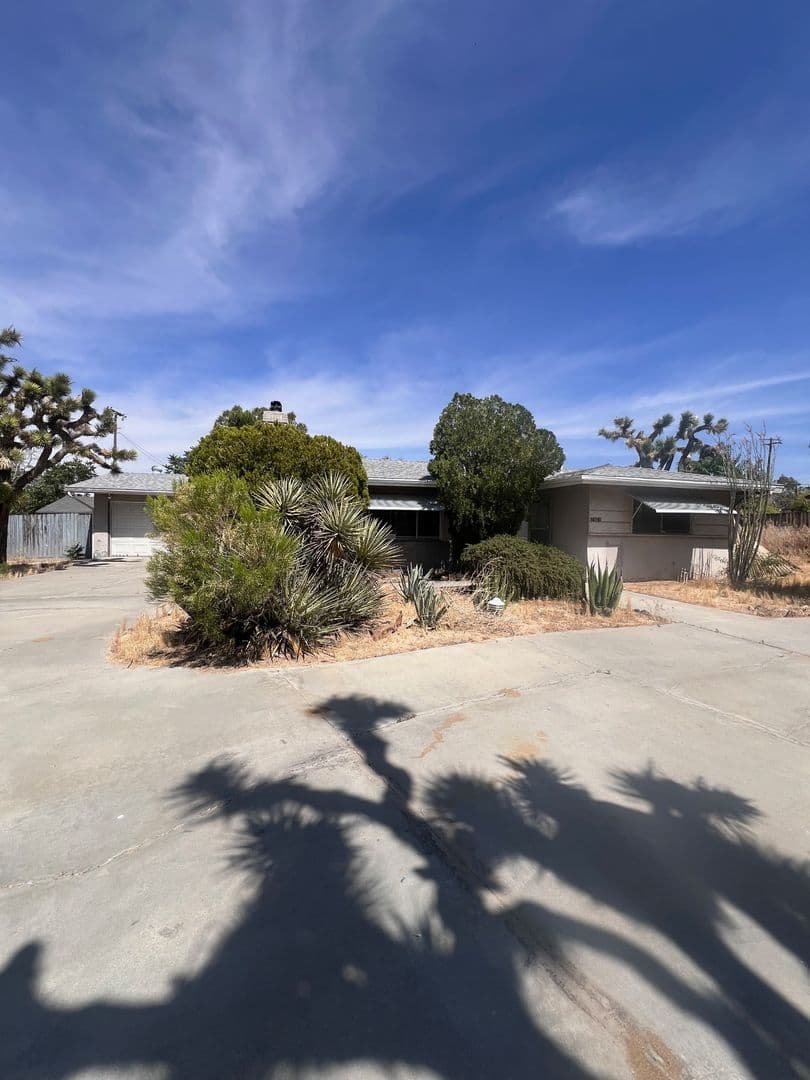 Yucca Valley House: 7401 Elata Ave