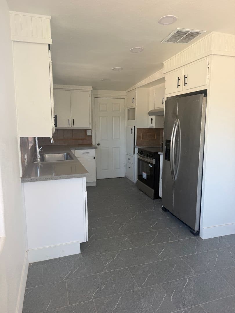 Yucca Valley House: 57675 Pueblo Trail