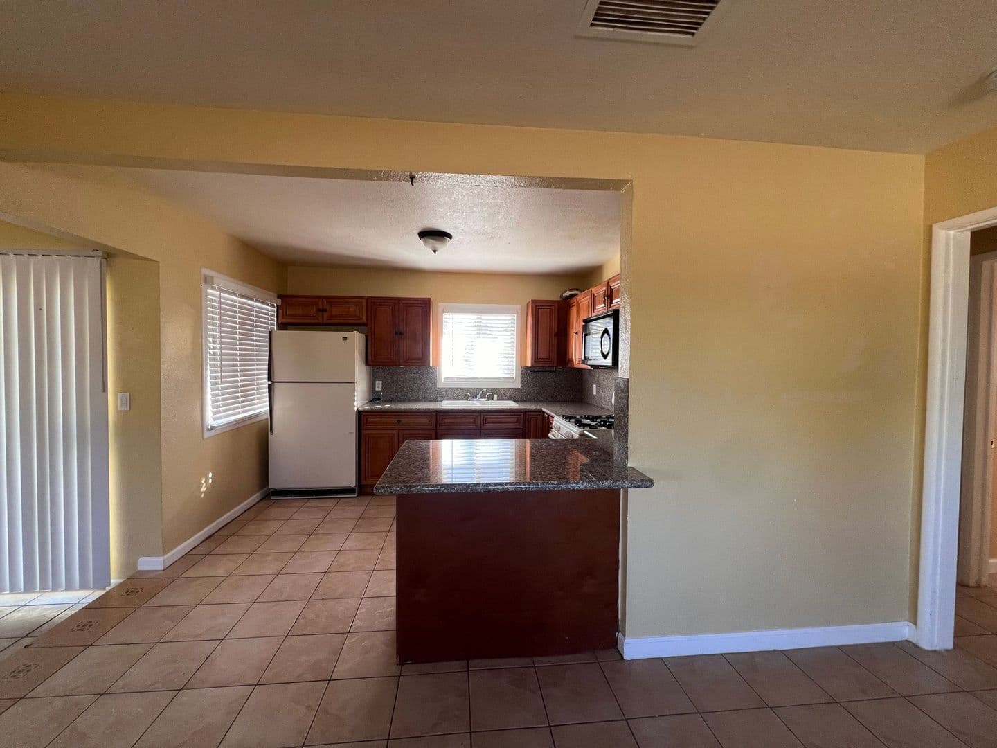 Yucca Valley House: 7423 Dumosa Avenue