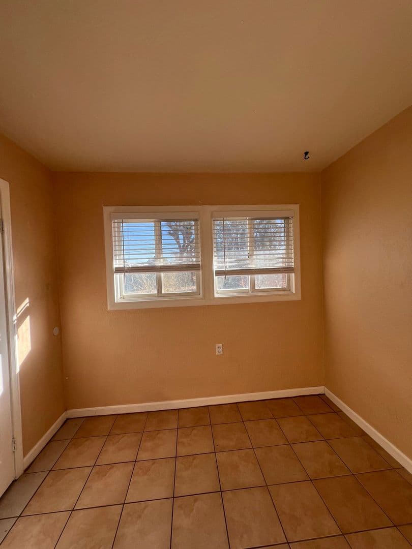 Yucca Valley House: 7423 Dumosa Avenue