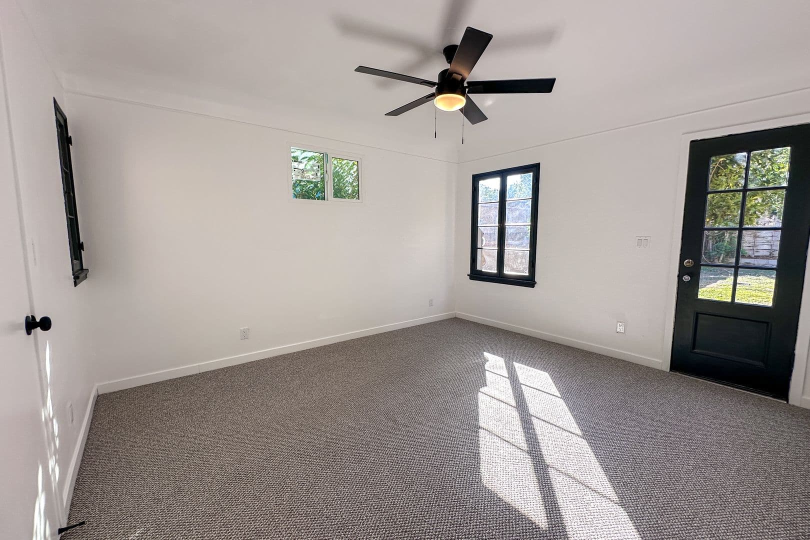Los Angeles House: 1521 S Stanley Ave
